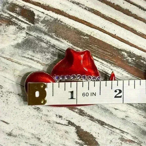 Red Cowboy Hat Enamel Brooch - Picture 6 of 6